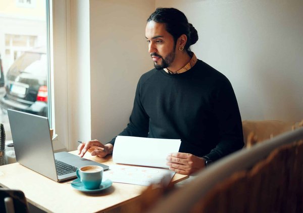 Quels sont les avantages de l'assurance temporaire de réintégration pour les jeunes adultes ?