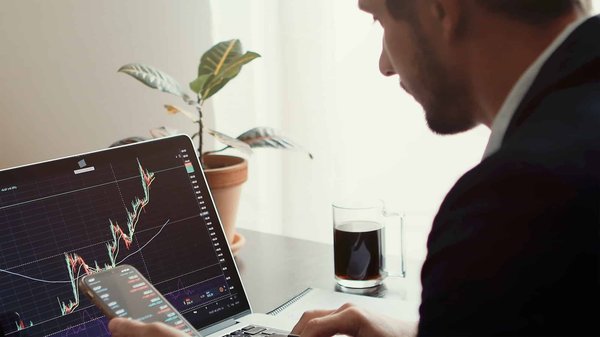 Comment devenir trader professionnel en prop trading ?